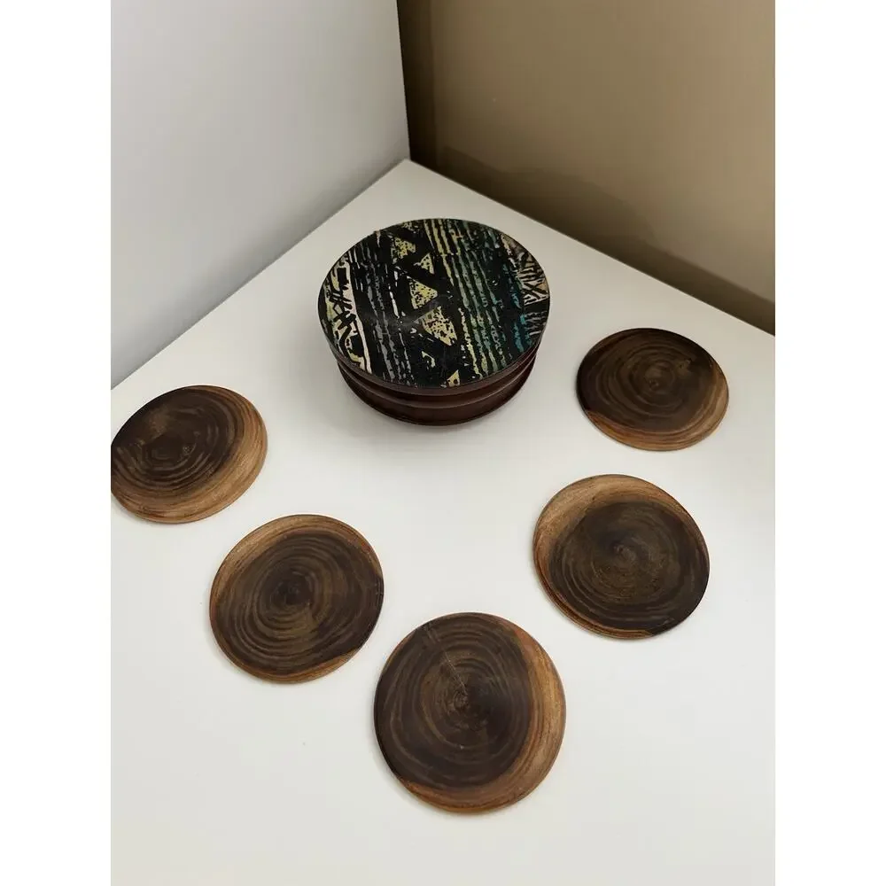 Unbranded vintage round